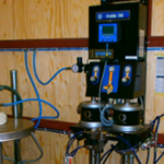 Електронна  двукомпонентна и трикомпонентна бояджийска машина за покрития за дърво Pro Mix 2ks 3ks